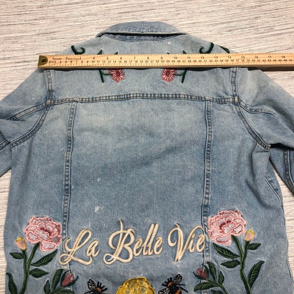 H& M La Belle Vie Jean denim Jacket distressed embroidered flower bees size 8 - Picture 4 of 12